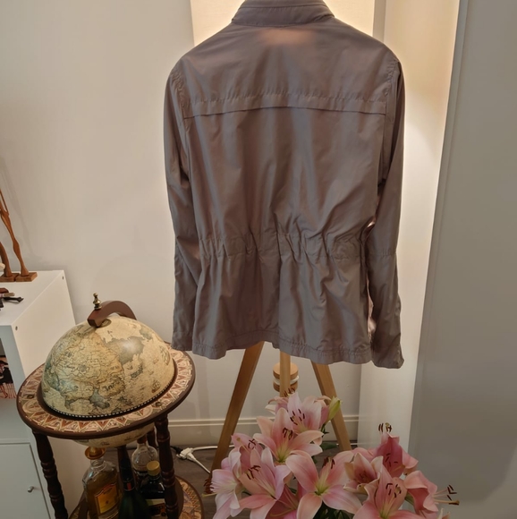 Light Raincoat - Picture 2 of 10